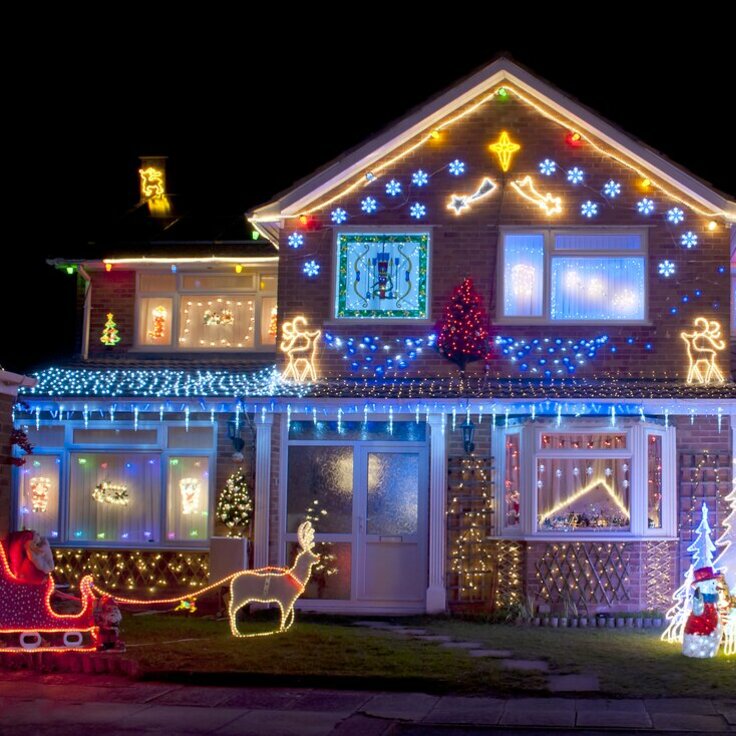 A Guide to Christmas Lights - Tree Lights, Scenery Lighting, and Commercial Brilliance